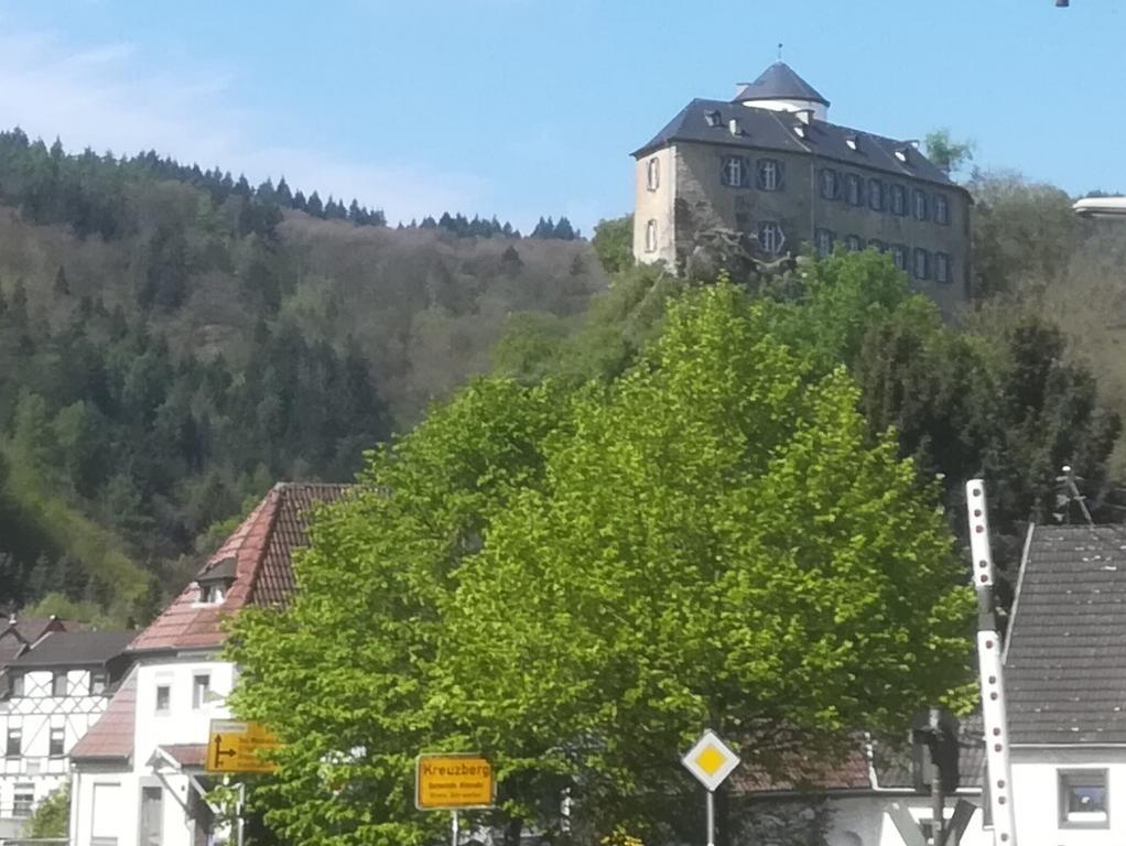 Hotel Gastehaus Am Fels Altenahr Exterior foto